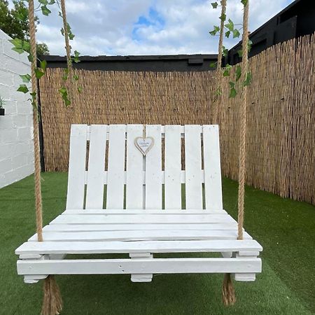 Spacious 6 Bed Home Near City & Albion Stadium Perfect For Contractors! バーミンガム エクステリア 写真