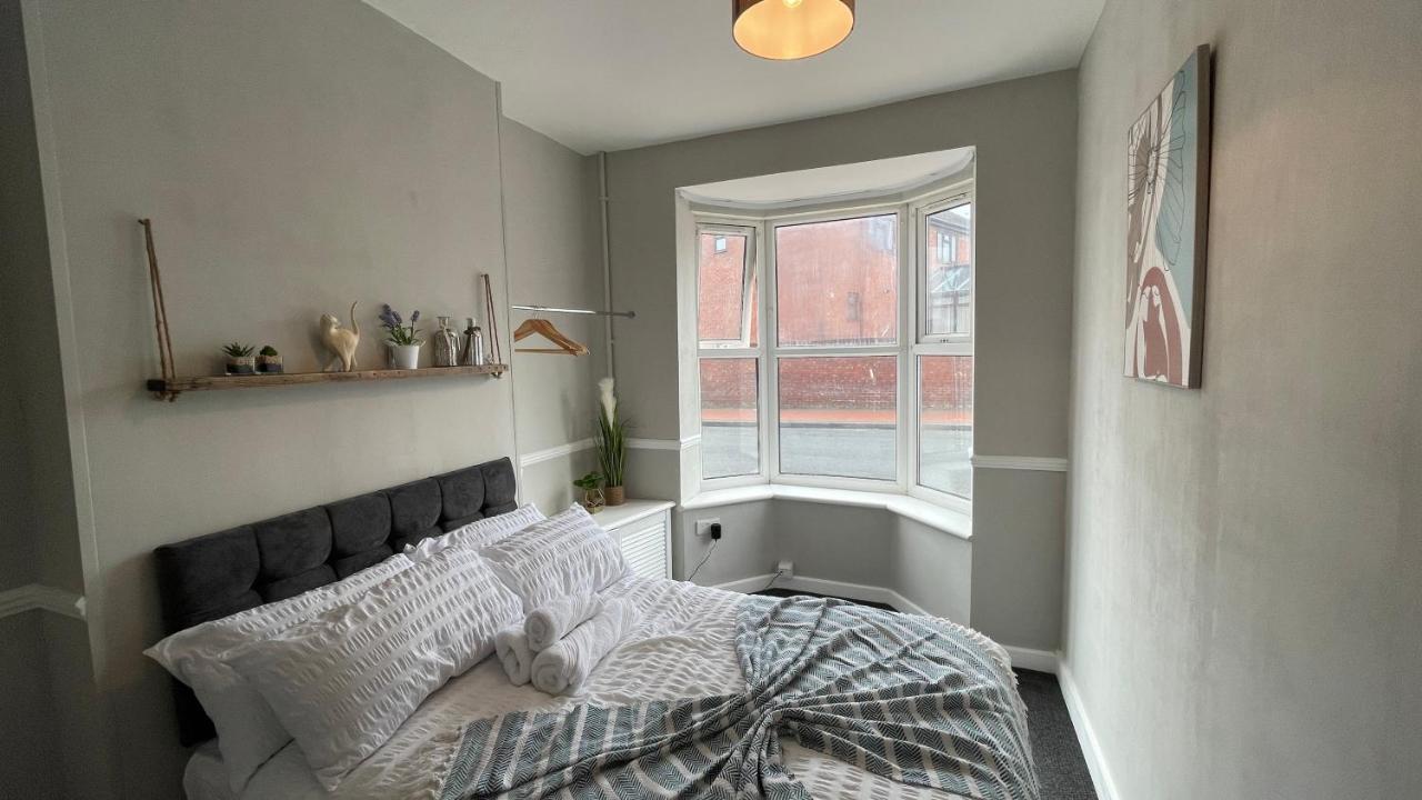 Spacious 6 Bed Home Near City & Albion Stadium Perfect For Contractors! バーミンガム エクステリア 写真