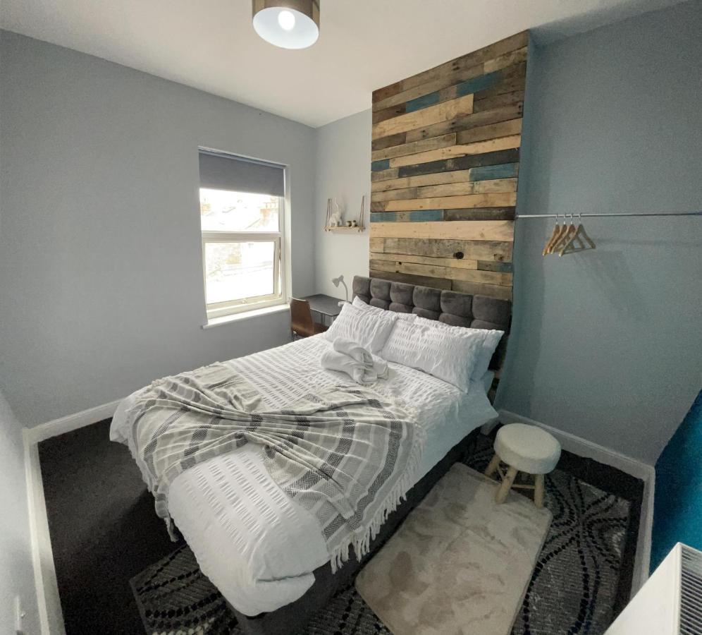 Spacious 6 Bed Home Near City & Albion Stadium Perfect For Contractors! バーミンガム エクステリア 写真