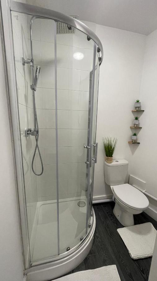 Spacious 6 Bed Home Near City & Albion Stadium Perfect For Contractors! バーミンガム エクステリア 写真