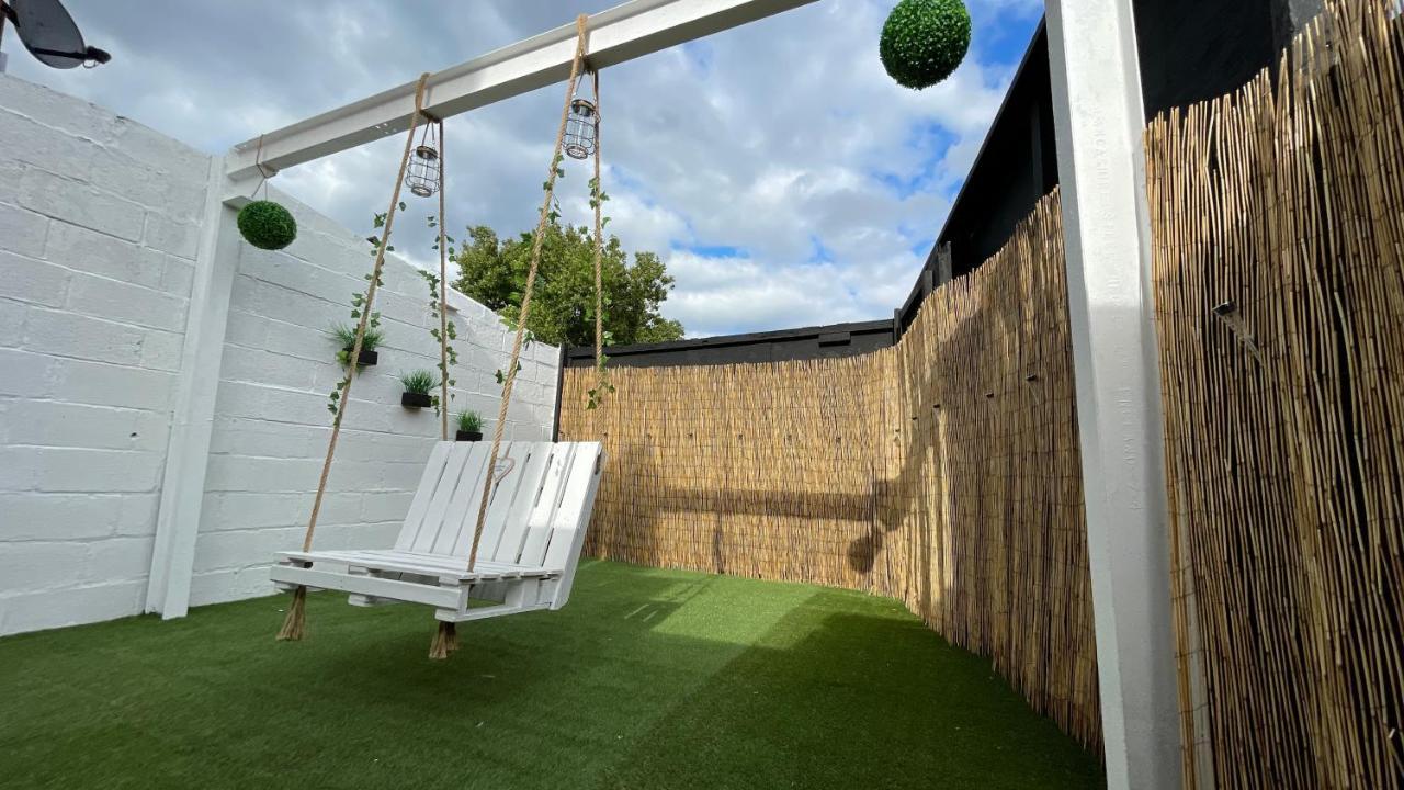 Spacious 6 Bed Home Near City & Albion Stadium Perfect For Contractors! バーミンガム エクステリア 写真