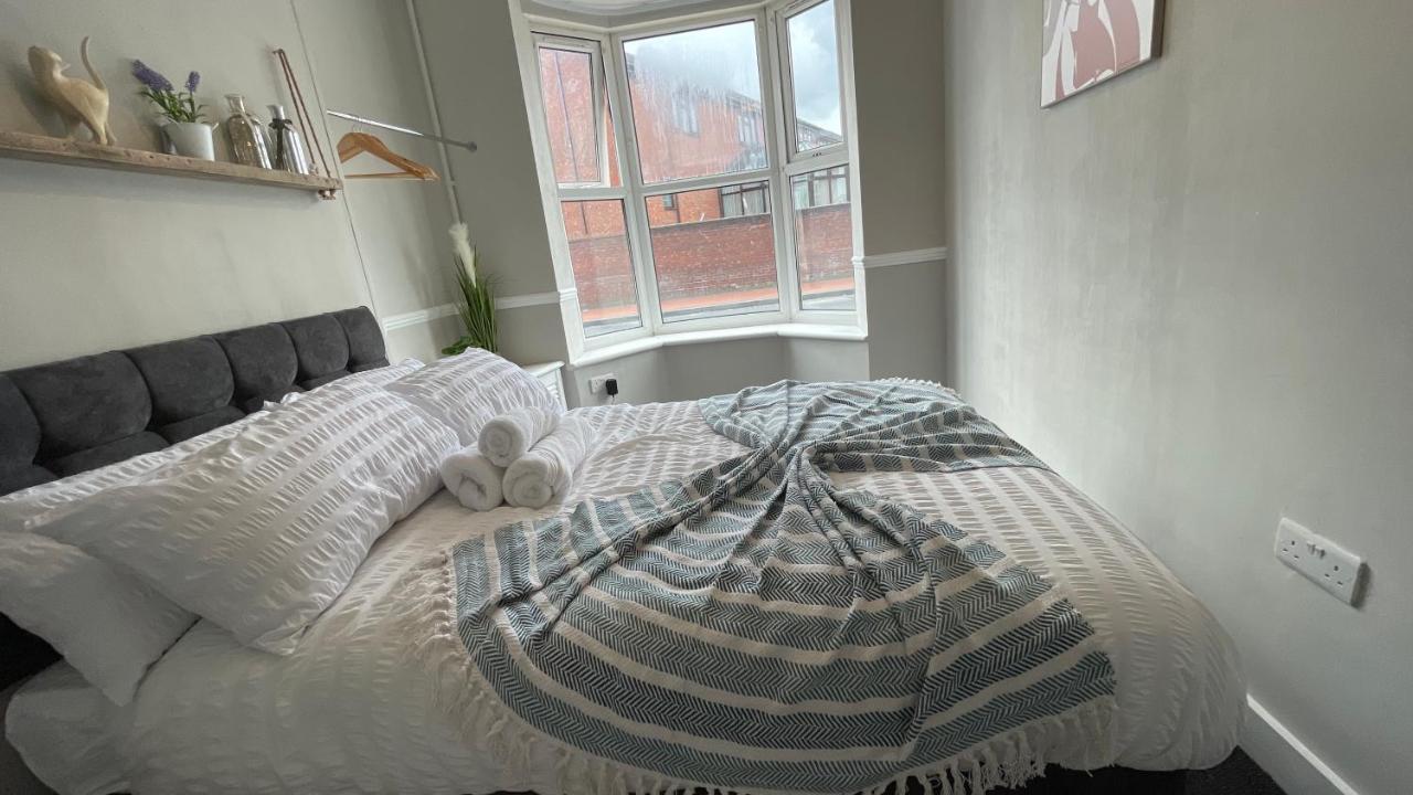 Spacious 6 Bed Home Near City & Albion Stadium Perfect For Contractors! バーミンガム エクステリア 写真
