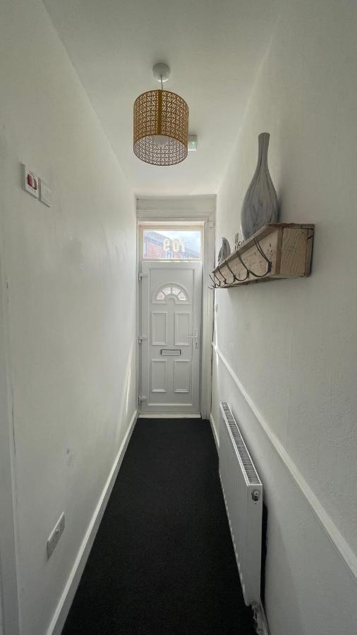Spacious 6 Bed Home Near City & Albion Stadium Perfect For Contractors! バーミンガム エクステリア 写真